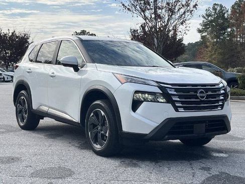 Certified 2025 Nissan Rogue SV image 27