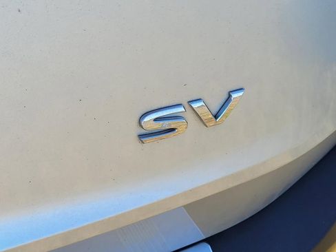 Used 2022 Nissan Rogue SV image 5