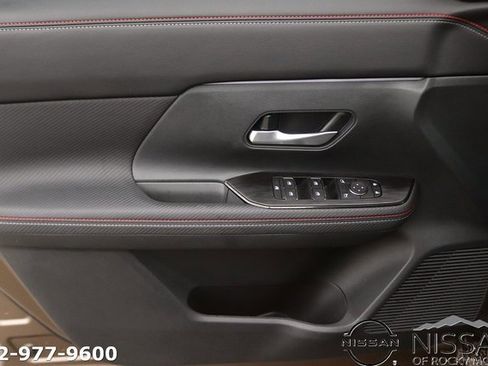 Certified 2025 Nissan Kicks SR image 10