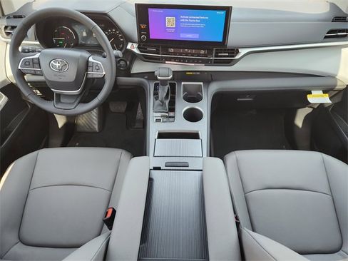 New 2026 Toyota Sienna XLE image 20