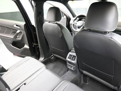 Certified 2024 Volkswagen Tiguan SE R-Line image 15