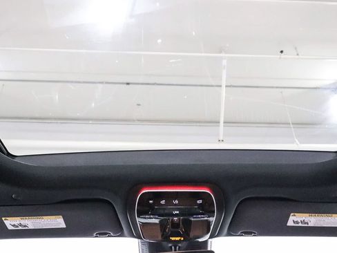 Used 2023 Mercedes-Benz GLC 300 image 12