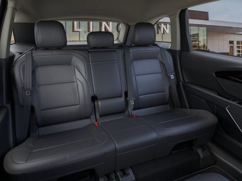Used 2026 Lincoln Nautilus Premier AWD/4WD image 11