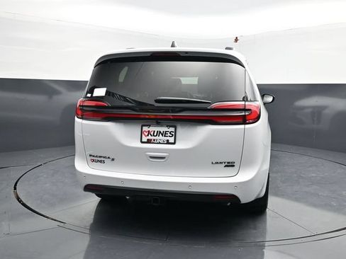 New 2027 Chrysler Pacifica Limited AWD/4WD image 7