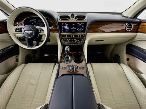 Used 2023 Bentley Bentayga Extended Wheelbase AWD/4WD image 4