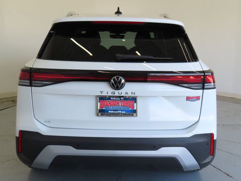 New 2026 Volkswagen Tiguan SE image 5