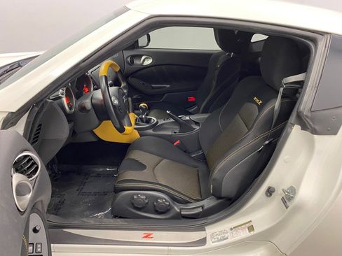Used 2019 Nissan 370Z Coupe w/ Z34 Heritage Edition - White image 18