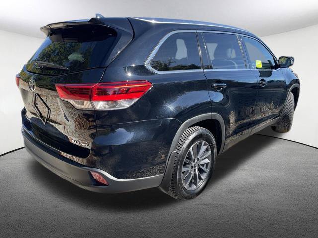 Used 2019 Toyota Highlander XLE AWD/4WD image 17