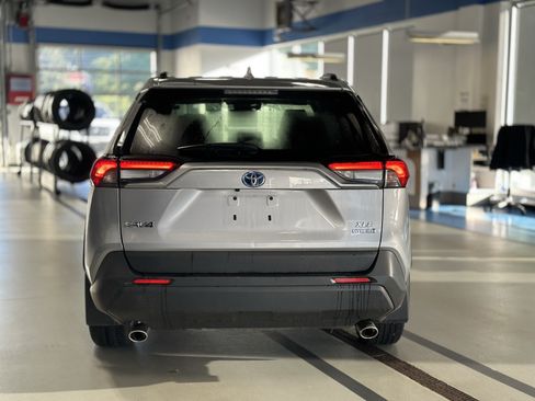 Used 2021 Toyota RAV4 XLE w/ Convenience Package AWD/4WD image 6
