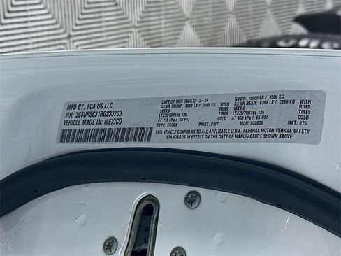 Used 2024 RAM 2500 Tradesman w/ Chrome Appearance Group image 35