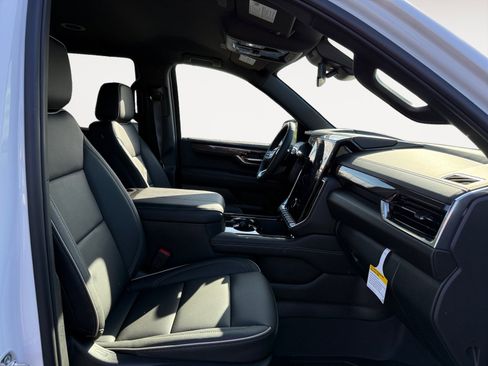 New 2026 GMC Yukon Elevation image 19