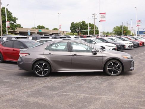 Used 2018 Toyota Camry XSE FWD image 5