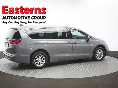 Used 2023 Chrysler Pacifica Touring-L FWD image 45