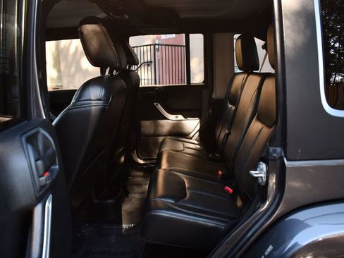 Used 2017 Jeep Wrangler Unlimited Sahara w/ Connectivity Group image 26