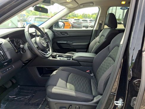 Used 2025 Nissan Pathfinder SV AWD/4WD image 12