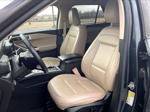 Certified 2023 Ford Explorer XLT w/ Equipment Group 202A image 7