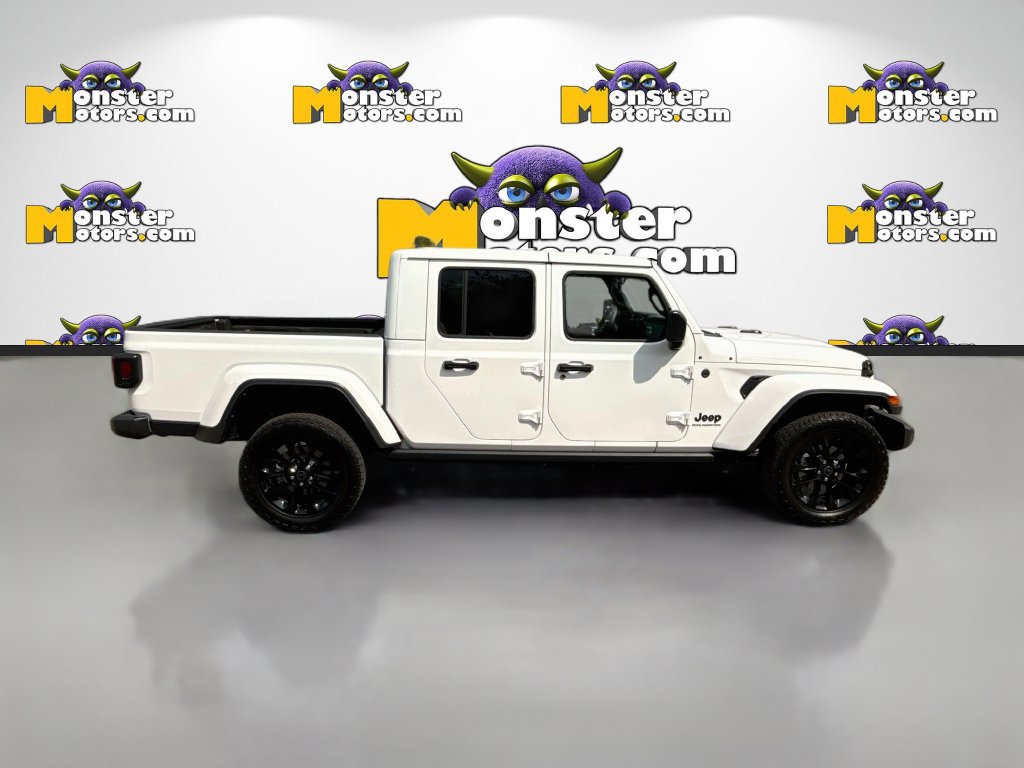 Used 2025 Jeep Gladiator Sport AWD/4WD image 4