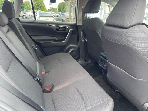 Used 2021 Toyota RAV4 LE AWD/4WD image 9