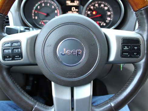 Used 2012 Jeep Grand Cherokee Overland image 30