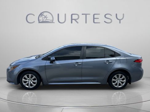 Used 2025 Toyota Corolla LE FWD image 2