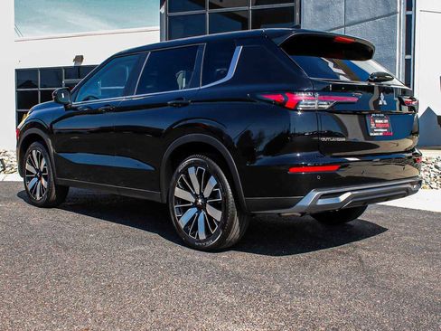 New 2025 Mitsubishi Outlander SE image 4