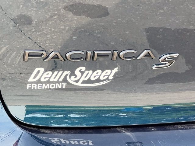 Used 2025 Chrysler Pacifica Limited FWD image 55