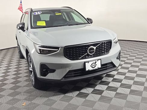 Certified 2026 Volvo XC40 B5 Plus AWD/4WD image 2