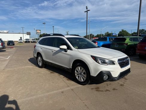 Used 2018 Subaru Outback 2.5i Premium AWD/4WD image 3