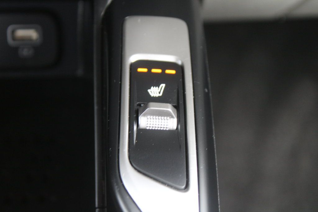 Certified 2023 Kia Sorento EX w/ Panoramic Sunroof Package FWD image 43