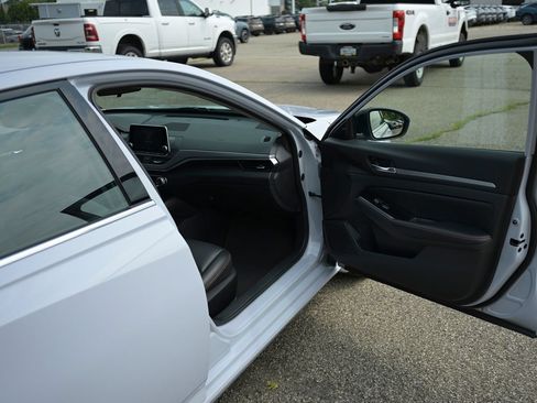 Used 2024 Nissan Altima 2.5 SR AWD/4WD image 44