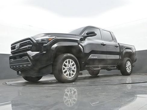 Used 2024 Toyota Tacoma SR5 AWD/4WD image 12