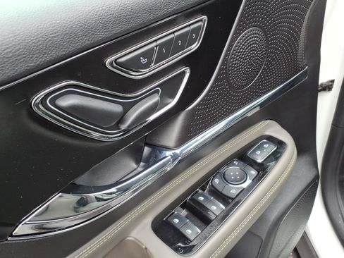 Used 2026 Lincoln Corsair Premiere w/ Rear Removable Package Tray image 15