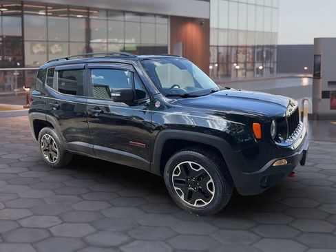Used 2017 Jeep Renegade Trailhawk AWD/4WD image 18