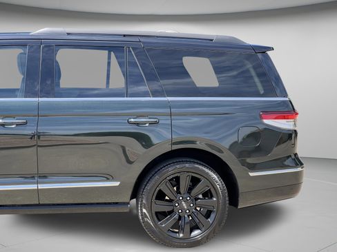 Certified 2023 Lincoln Navigator Black Label AWD/4WD image 38