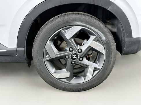 Used 2025 Hyundai Venue Limited image 11