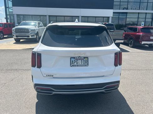 Certified 2023 Kia Sorento EX w/ Panoramic Sunroof Package FWD image 5