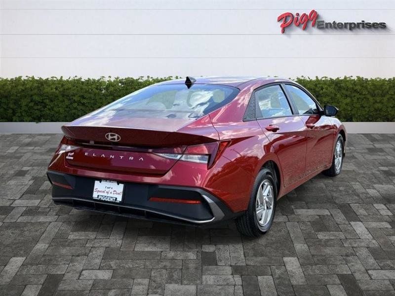 Used 2026 Hyundai Elantra SE FWD image 10