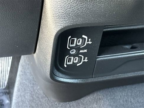 Used 2024 RAM 3500 Big Horn image 27