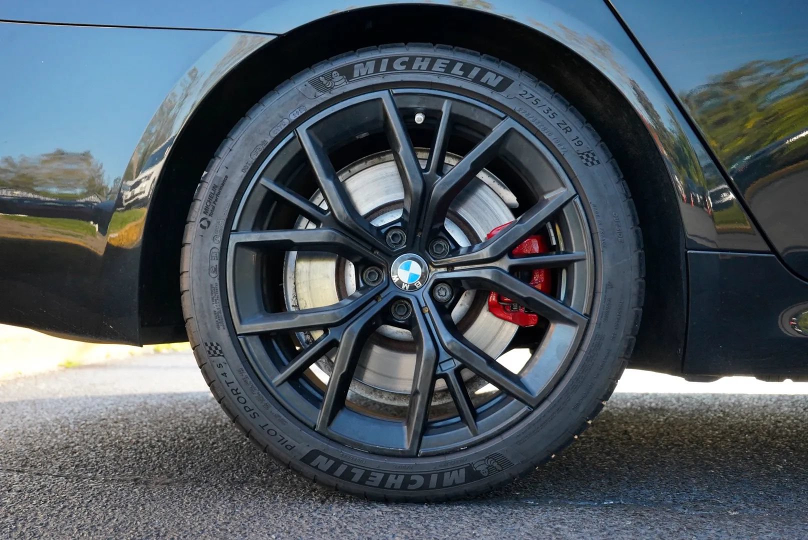 Used 2023 BMW M550i xDrive w/ Executive Package AWD/4WD image 16