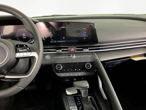New 2026 Hyundai Elantra Limited FWD image 11