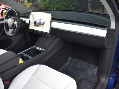 Used 2024 Tesla Model Y Long Range image 30