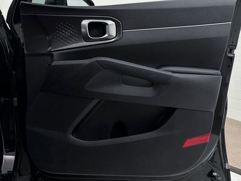 Used 2022 Kia Sorento LX image 24