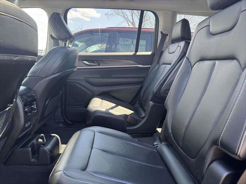 Certified 2023 Jeep Grand Cherokee L Limited AWD/4WD image 10