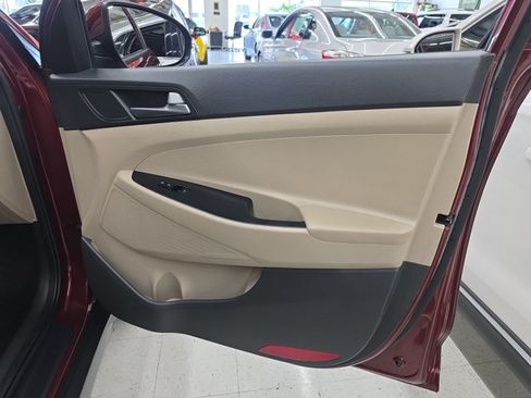 Used 2017 Hyundai Tucson SE AWD/4WD image 11