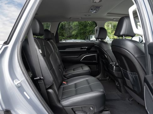 Used 2024 Kia Telluride EX w/ EX Captain's Chair Package image 41