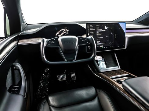 Used 2022 Tesla Model X image 4