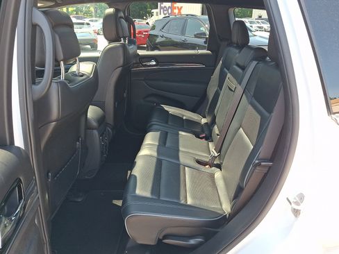 Used 2020 Jeep Grand Cherokee Overland AWD/4WD image 10