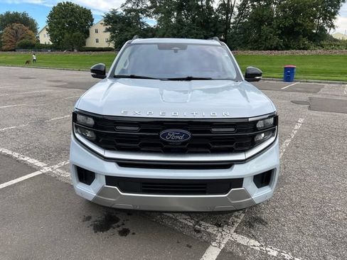 Used 2025 Ford Expedition Max Platinum AWD/4WD image 3