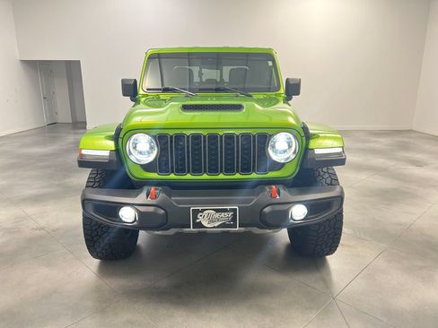 Used 2025 Jeep Gladiator Mojave w/ Convenience Group AWD/4WD image 3