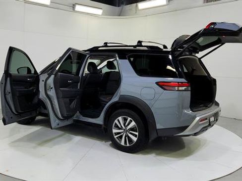 Certified 2023 Nissan Pathfinder SL w/ Black Appearance Package FWD image 31